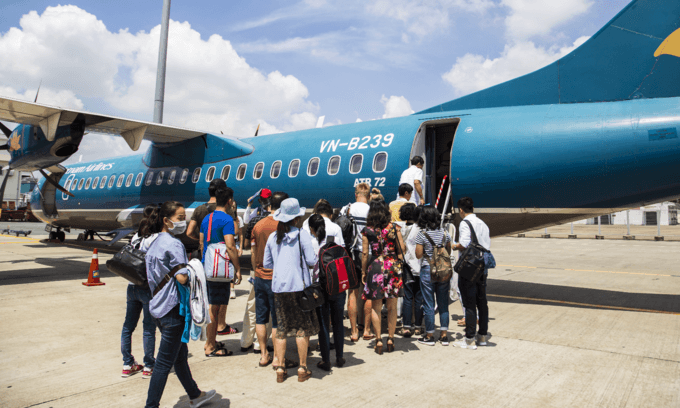 Two Chinese caught stealing on Vietnam Airlines flights