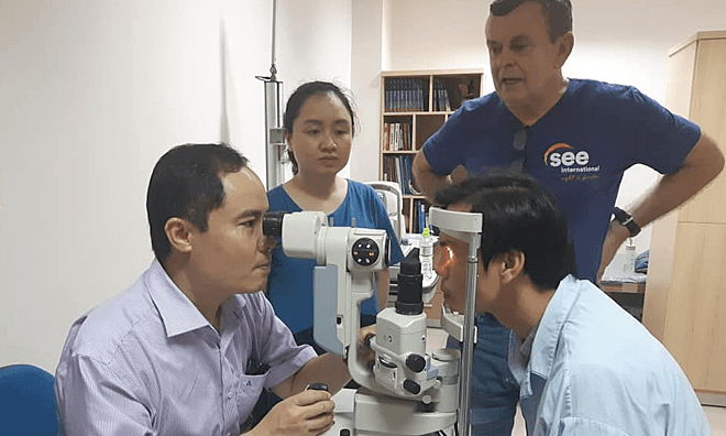 US eye bank donates 10 corneas to Vietnam