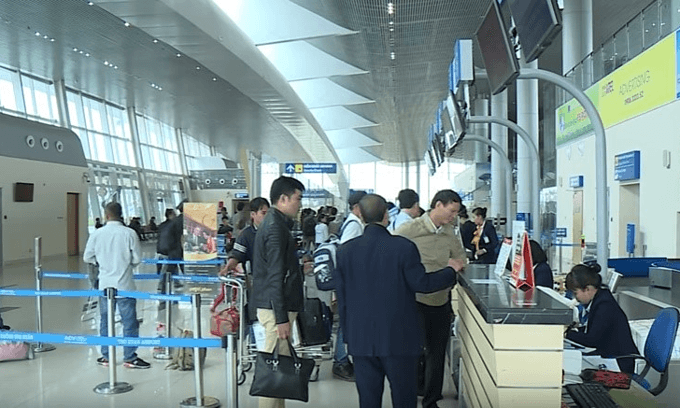 Passenger arrested for attacking airport employees