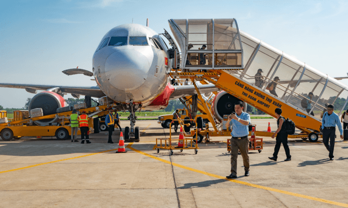 Vietnamese man banned from flights for assaulting airport employees