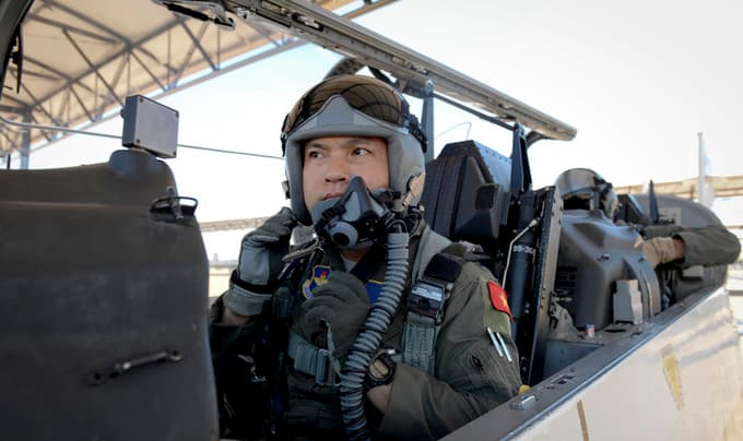Vietnamese air force pilot graduates from US aviation leadership program