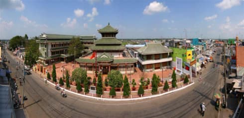 Pilgrims flock to Sam Mountain National Tourism Area