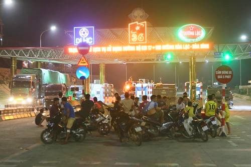 Northern Vietnam highway blocked in protest against toll