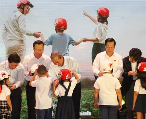 Over 1.93 million helmets to be delivered to first graders