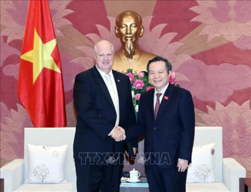 Vietnam creates optimal conditions for foreign investors: NA leader