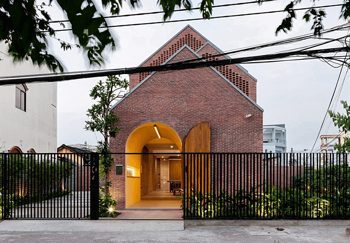 House harmoniously combines rural features with a modern imagination