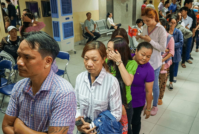 Thousands queue up in Saigon for passports as summer holiday peaks