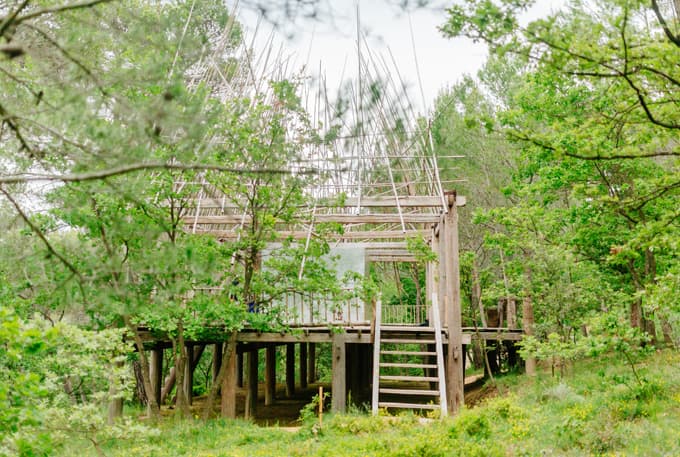 Designer installs a communal house at French art center