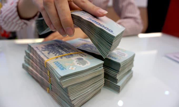 Intense competition for consumer loans slows financing companies' growth