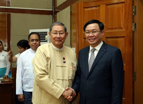 Myanmar commits to simplifying procedures, facilitating Vietnamese investors