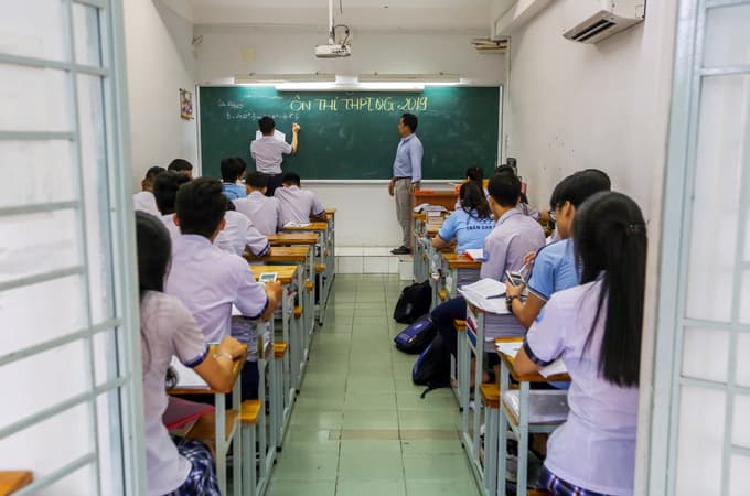 Saigon high school students put in slog as graduation exams loom