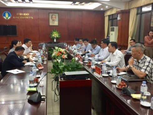 Vietnam, China discuss ways to promote agricultural product trading