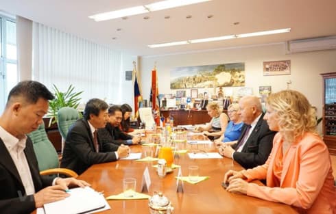 Ambassador works to boost relations between Vietnamese, Czech localities
