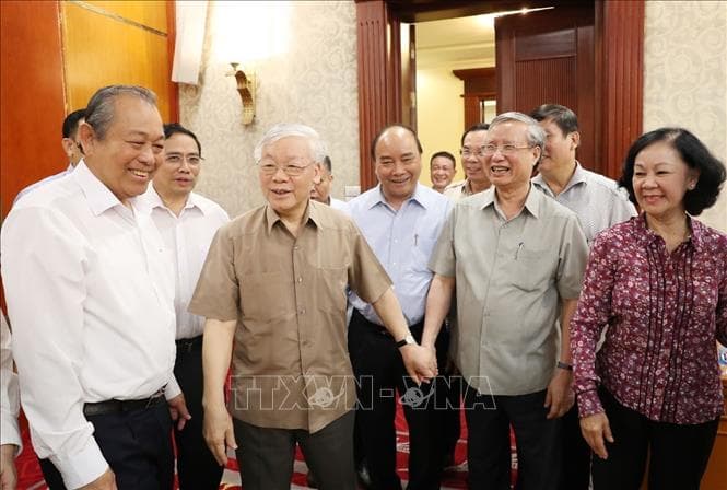 Top leader chairs Political Bureau’s meeting, personnel planning approved