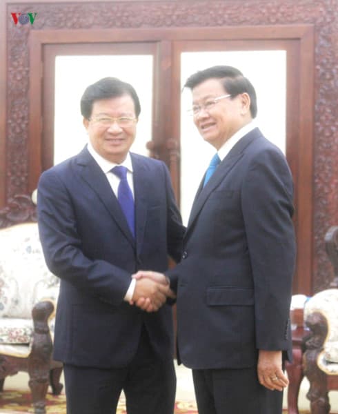 Deputy PM Dung meets senior leaders of Laos