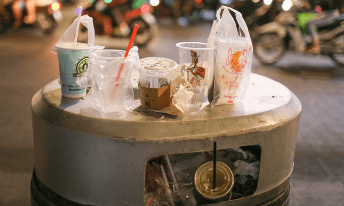 Second university in Saigon says no to single-use plastic