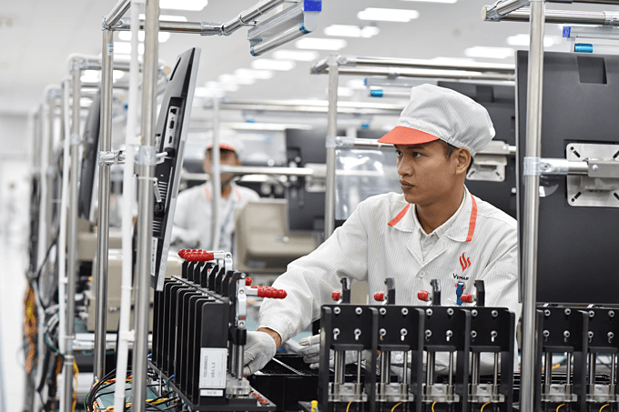 Vingroup partners with foreign tech giants to make 5G smartphones