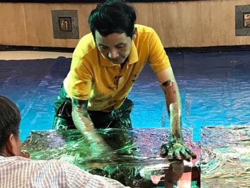 Finger drawing painter receives Worldkings’ recognition