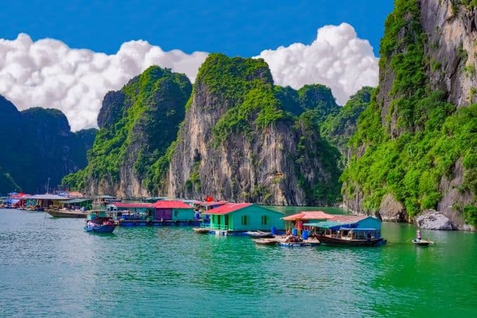 Ha Long Bay a top 10 Asian tourist attraction: Hong Kong newspaper