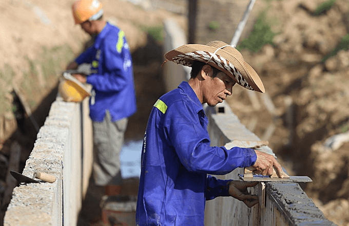 Hanoi spends $1.6 mln renovating embankment to save outskirts from flooding