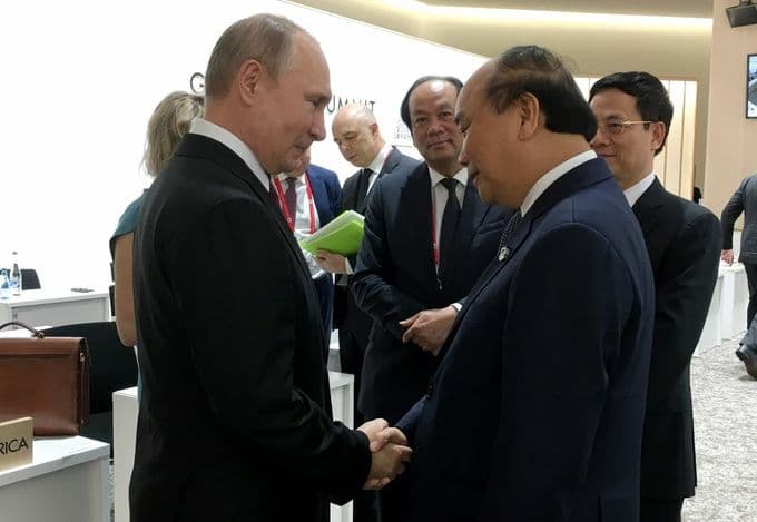 PM Phuc meets Putin, Merkel on G20 sidelines