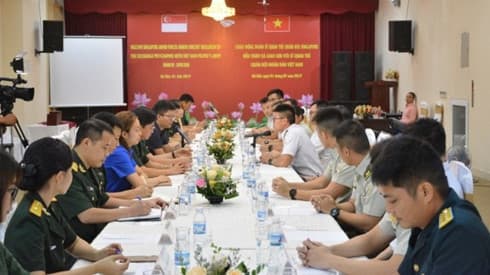 Vietnam, Singapore young officers foster exchange
