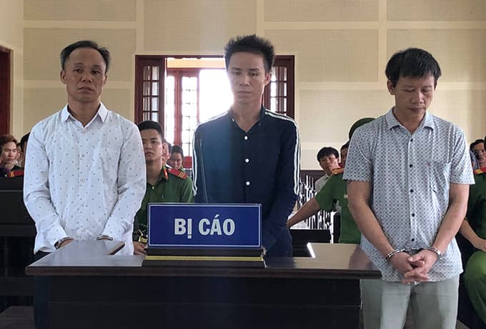 Vietnam sentences two drug traders to death
