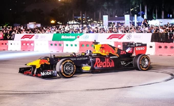 Vinmart+ stores begin selling tickets for next year’s maiden F1 race