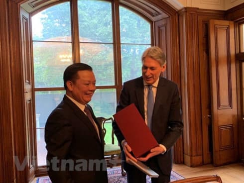 Vietnam, UK share experience in financial field