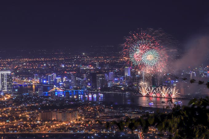 Finland lights up Da Nang skies, wins fireworks festival