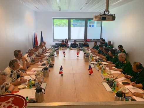 Vietnam, France look towards stronger defence partnership