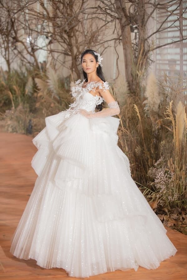 Designer invokes rural France in Saigon to present bridal dresses