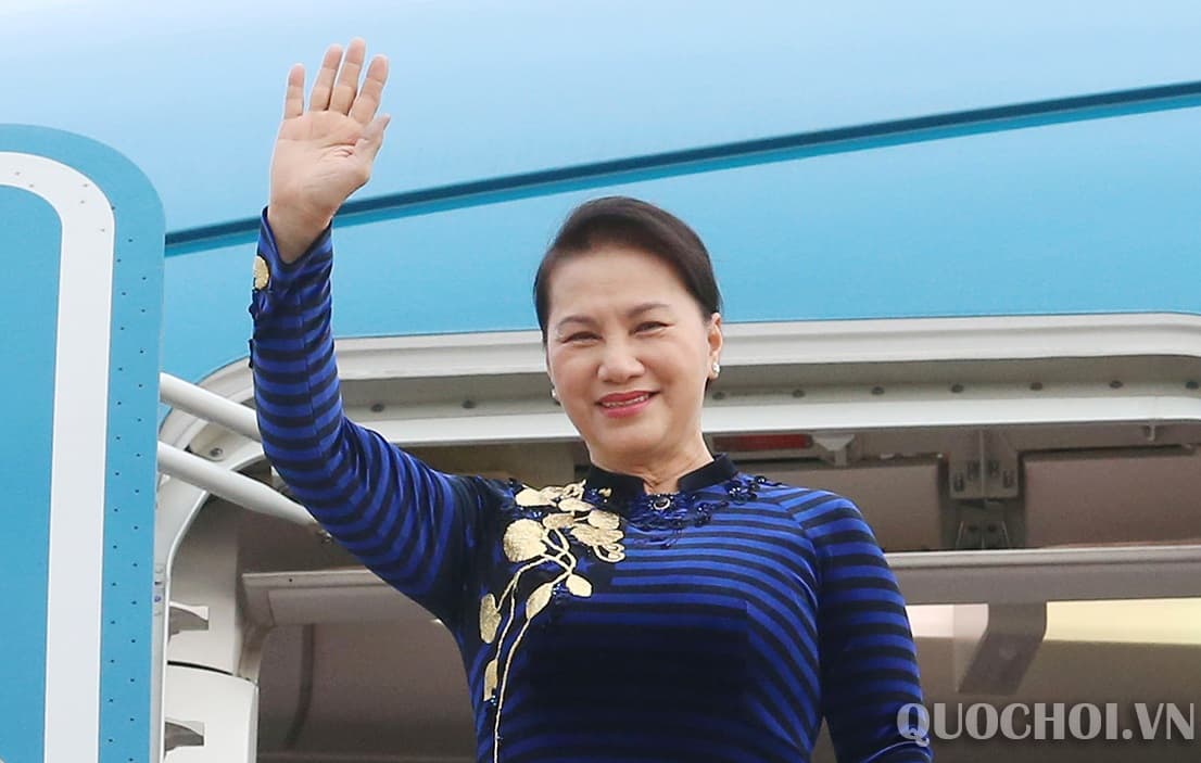 Top legislator embarks on official visit to China