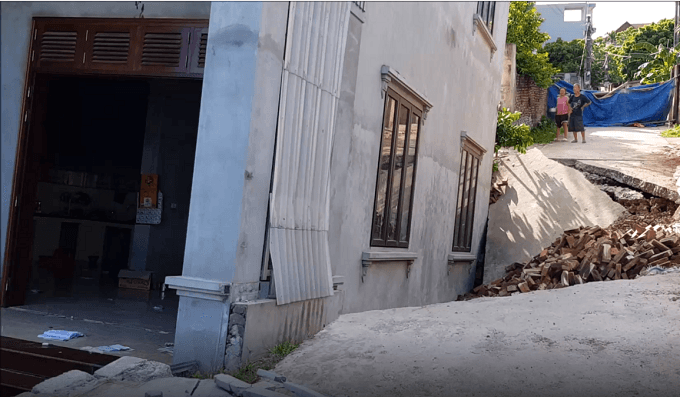 Hanoi house collapses, underground limestone system suspected