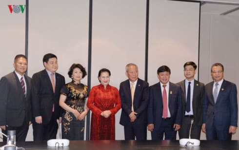 Top Vietnamese legislator hosts Chinese companies’ executives