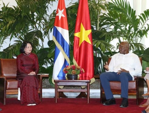 Vice Presidents talk ways to reinforce Vietnam-Cuba relations