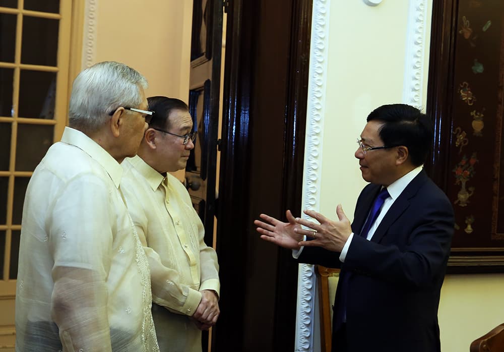VN, Philippines may consider establishing annual political consultation