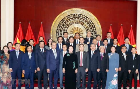 Top legislator calls for Chinese investments to technology