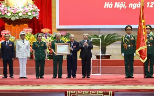 Vietnamese experts in Cambodia receive top honour