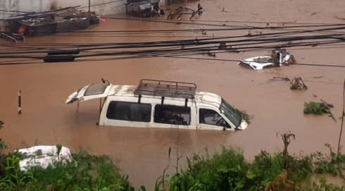 Vietnamese tourists stuck due to landslides in Nepal taken to capital