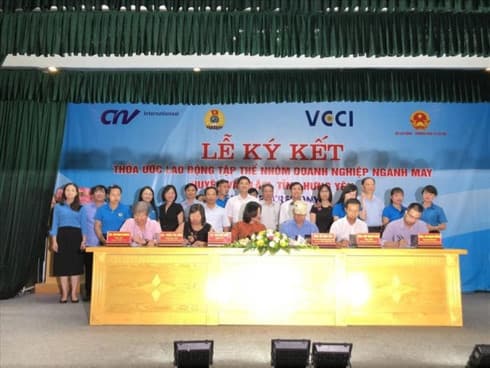 Hung Yen: Five garment firms ink collective labour agreements