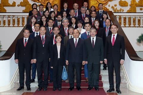 PM receives Singaporean business delegation