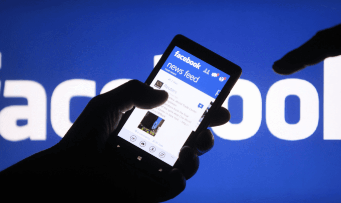 Minister wants Vietnamese replacements for Facebook, Google
