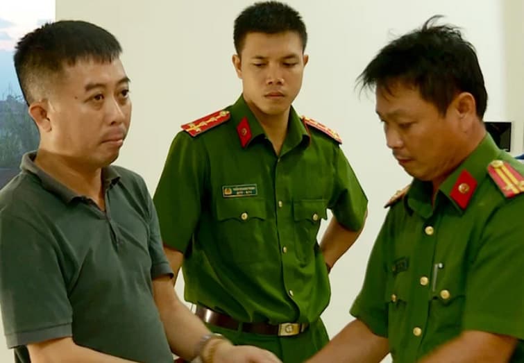 Police bust $113 million online gambling ring in Nha Trang