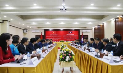 Vietnamese and Lao Government Offices seek stronger cooperation