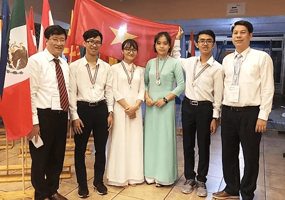 Vietnam wins silver, bronze medals at International Biology Olympiad
