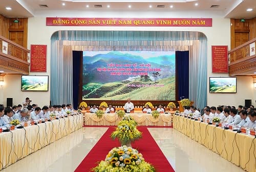 PM attends meeting of Socio-Economic Sub-Committee with nine Northern mountainous provinces
