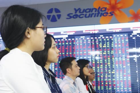 Top securities firms see H1 profits drop