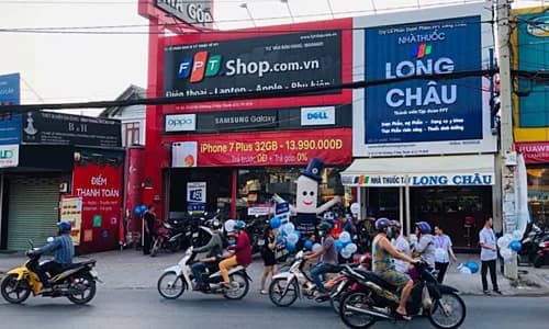 Vietnam corporate giants race to open drugstores