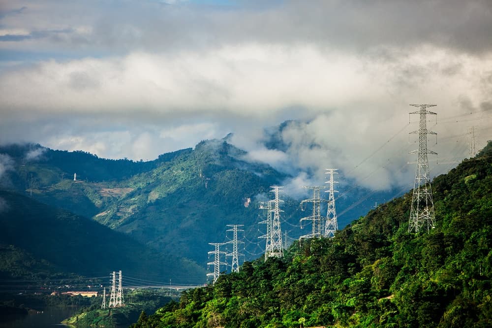 Daring exploit: North-South 500kV super high-voltage transmission line